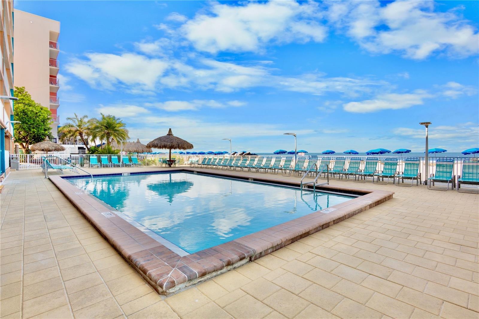 Pool directly on the beach side