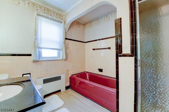 Full Bath w/ standing shower