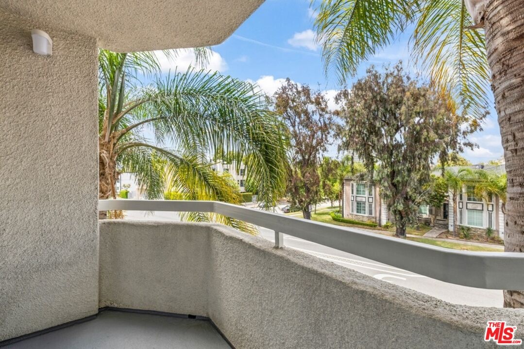 Wrap Around Balcony