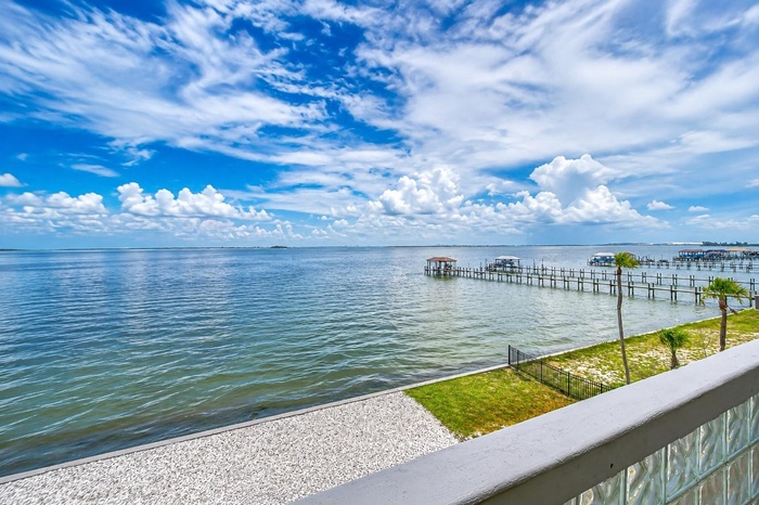 Beautiful waterfront penthouse condominium in the heart of Apollo Beach.