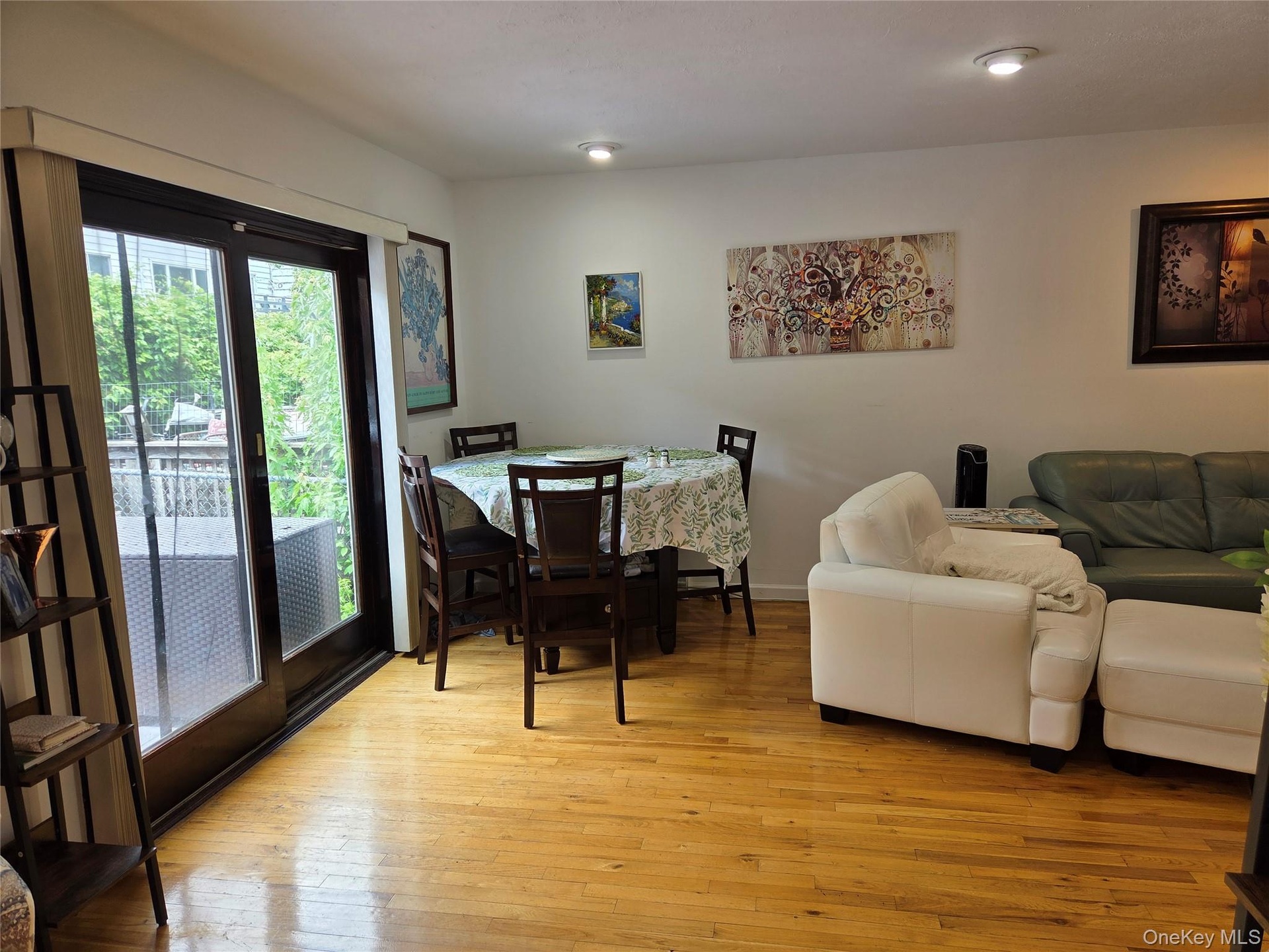 Sliding door to the terrace.