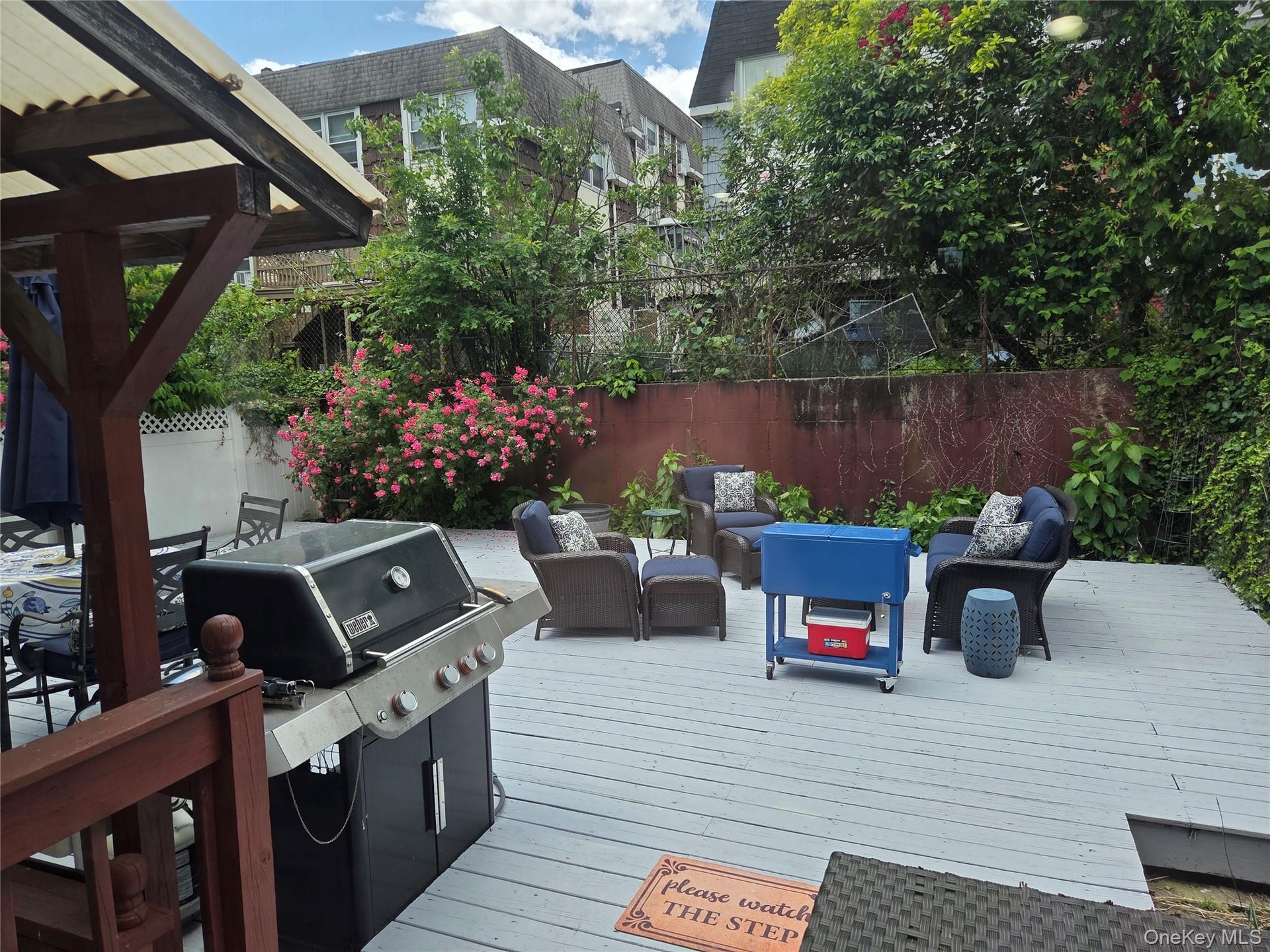 HUGE DECK FOR AFTER HOUR
