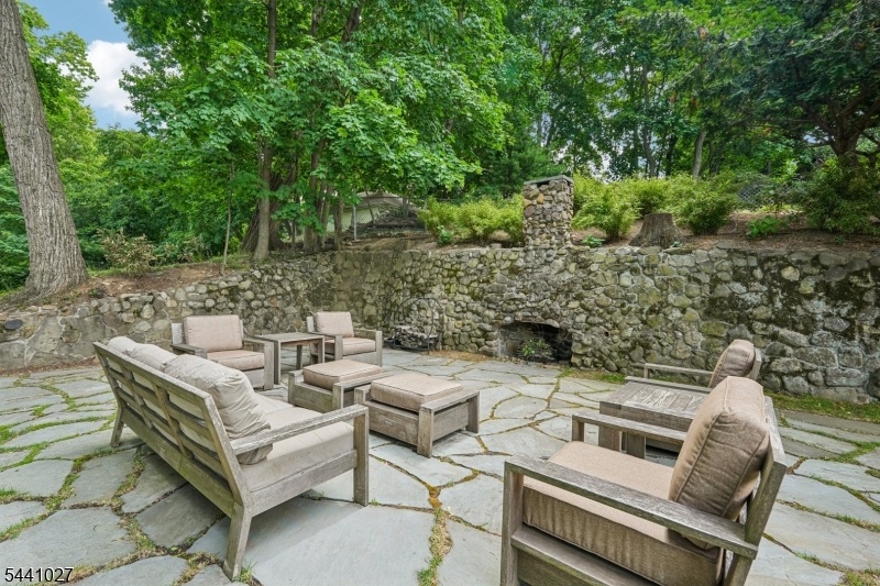 Patio & Outdoor Fireplace