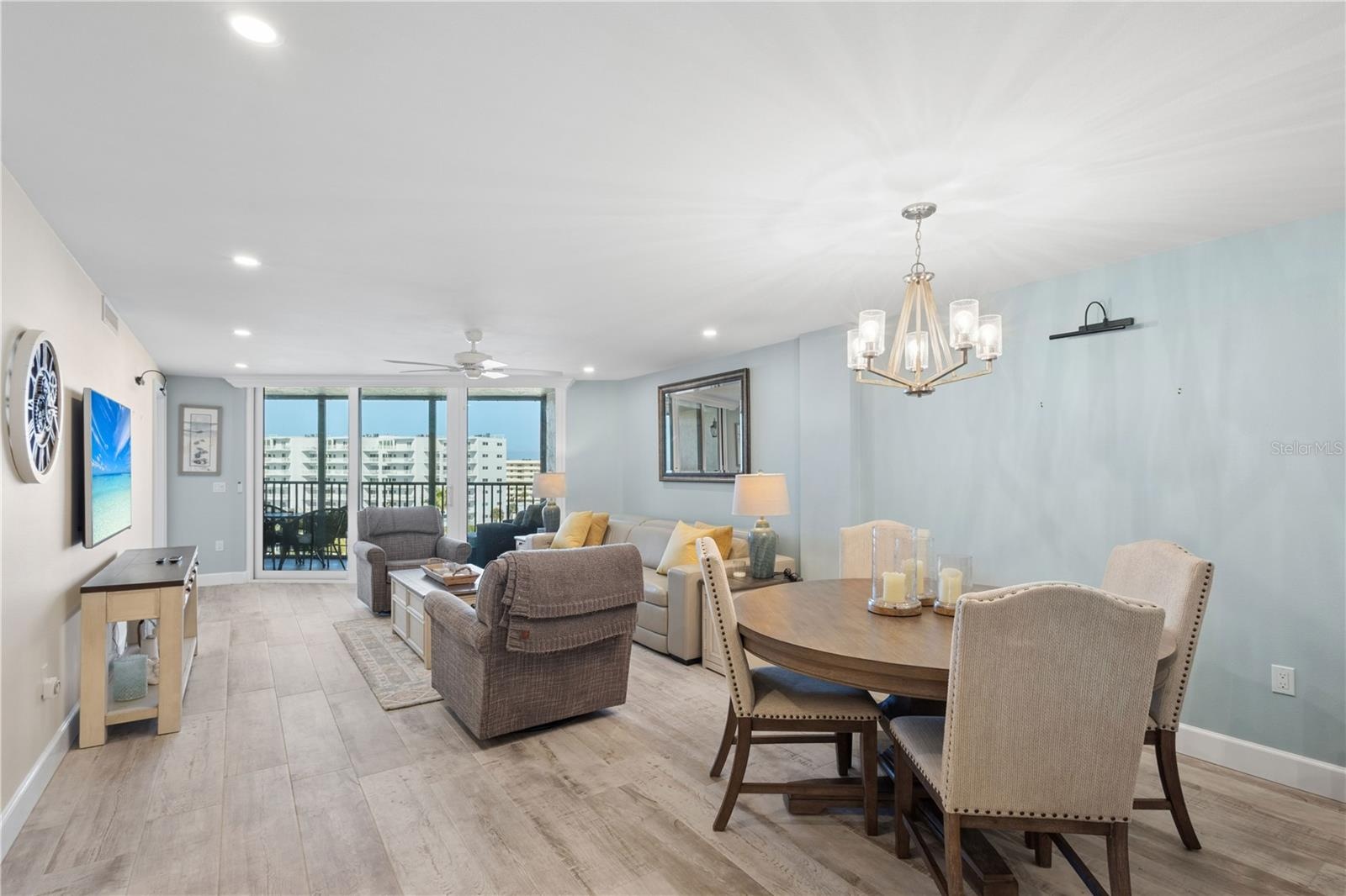 Dining area / living area