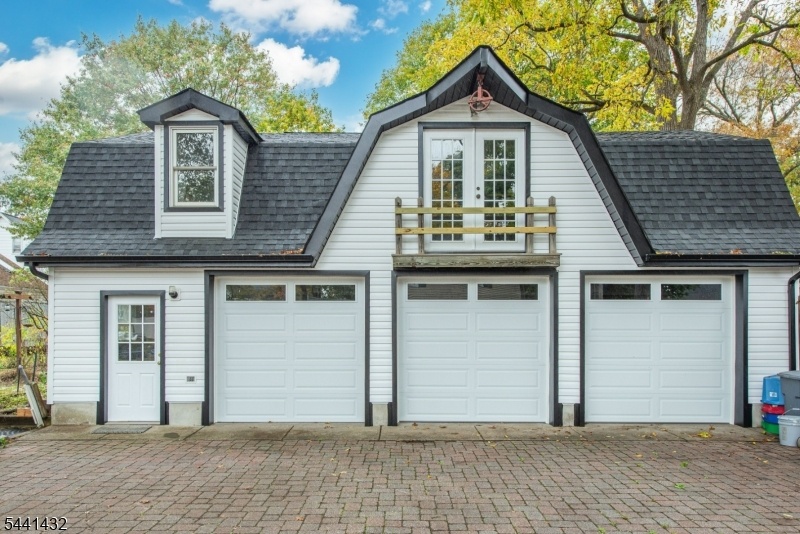 3 Car Garage/Carriage House