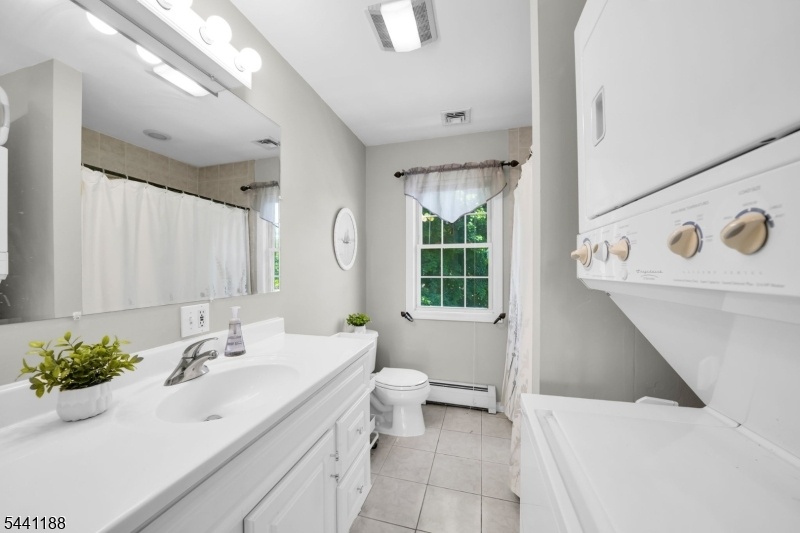 Main Bath - 2nd floor