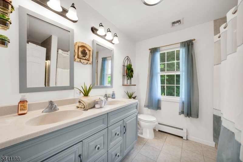 Primary Bedroom Suite w Bath