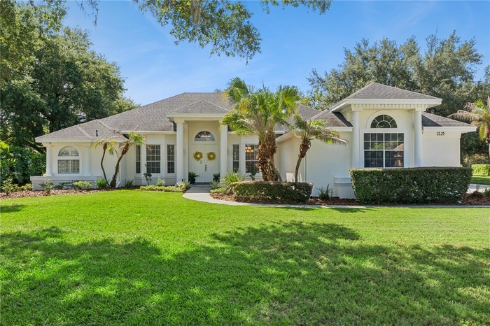 Rare single-story living on a 0.71-acre cul-de-sac lot in Windermere