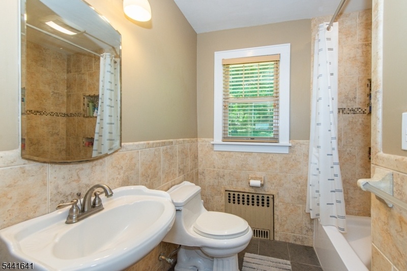 main bath 1st floor