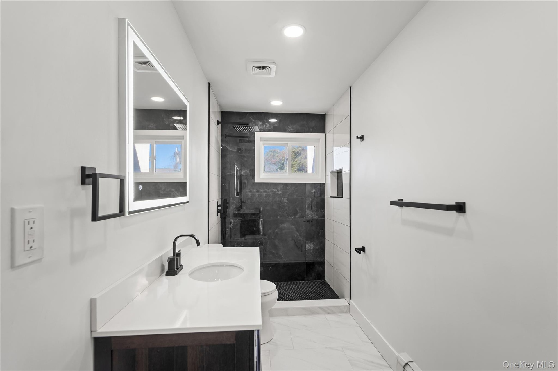 Upper Level Full Bath