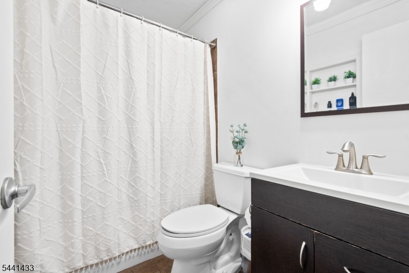 Full Main Bathroom