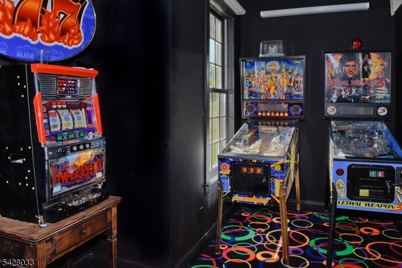 Entertainment Level-Arcade
