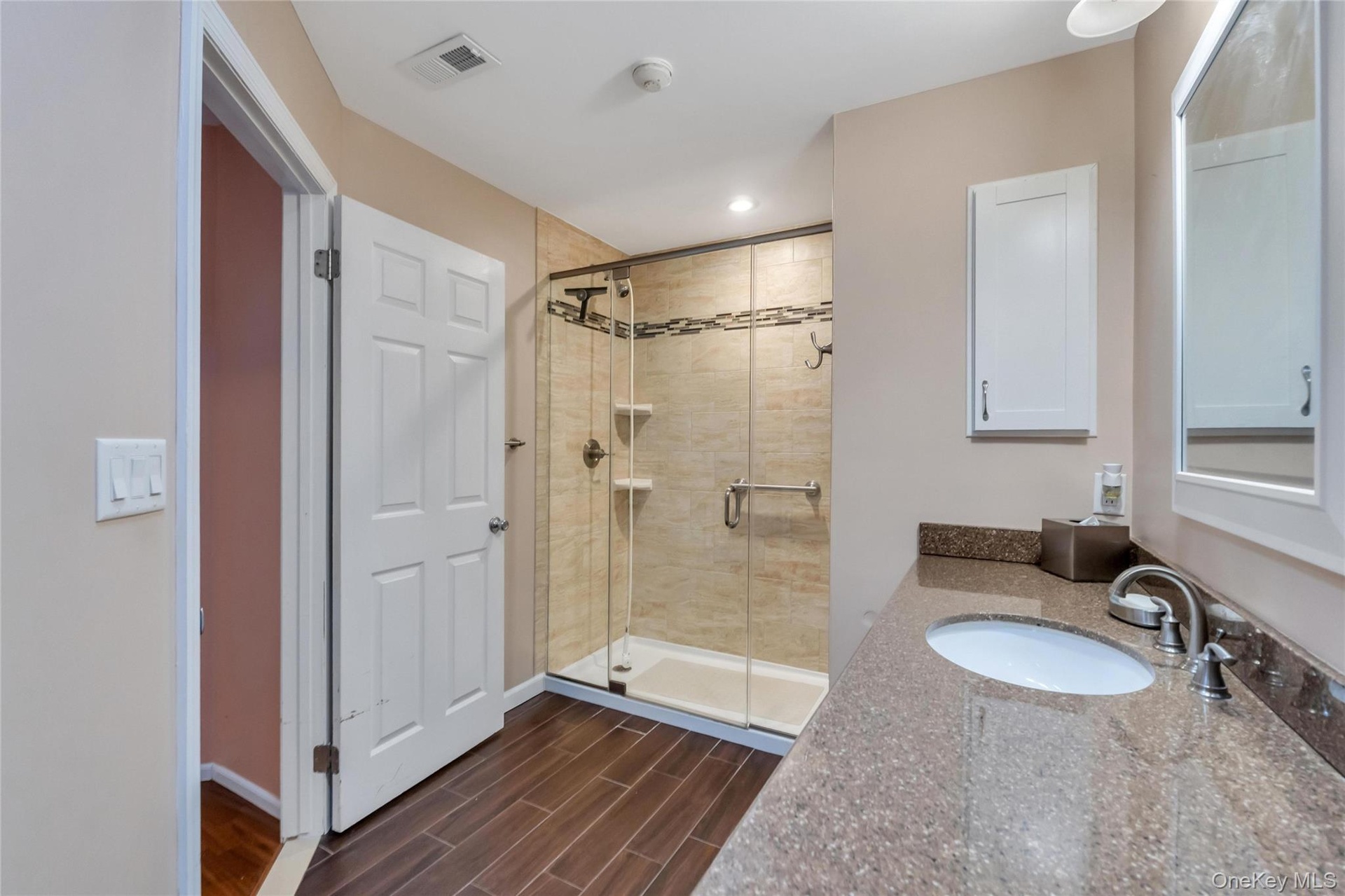 Master bedroom bathroom