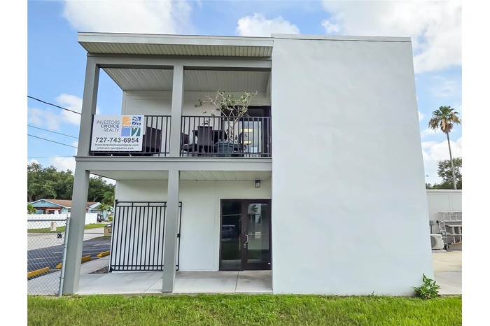 Front Entry-first floor unit