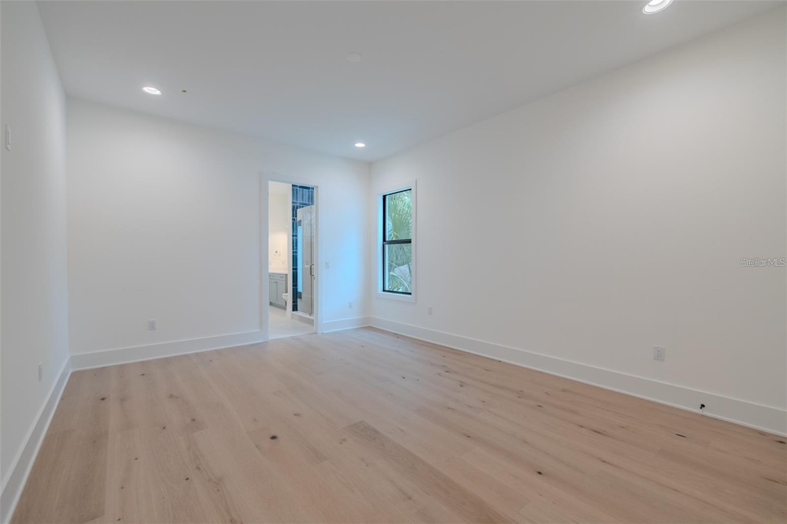 1st floor guest room