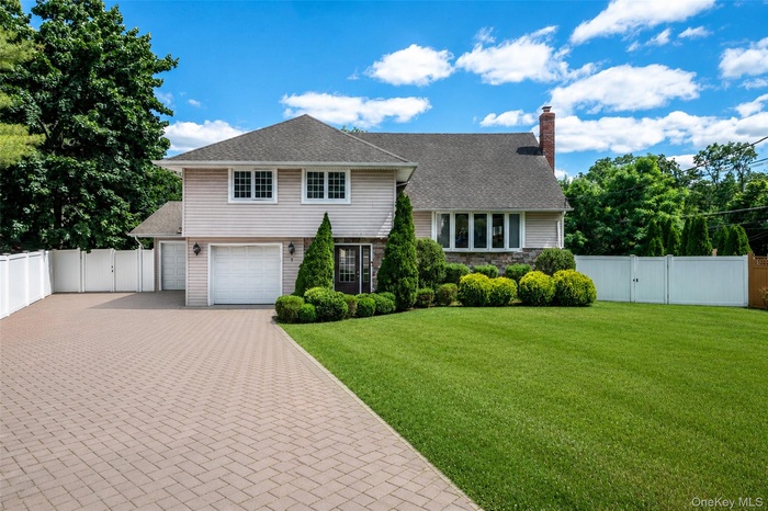 Nice paved long driveway