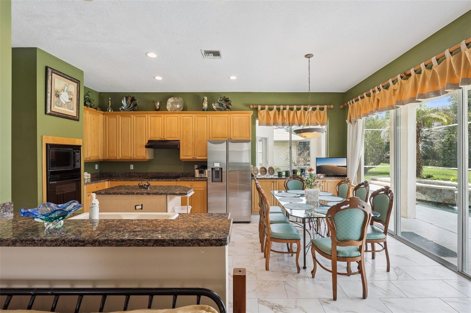 Kitchen/Breakfast Nook