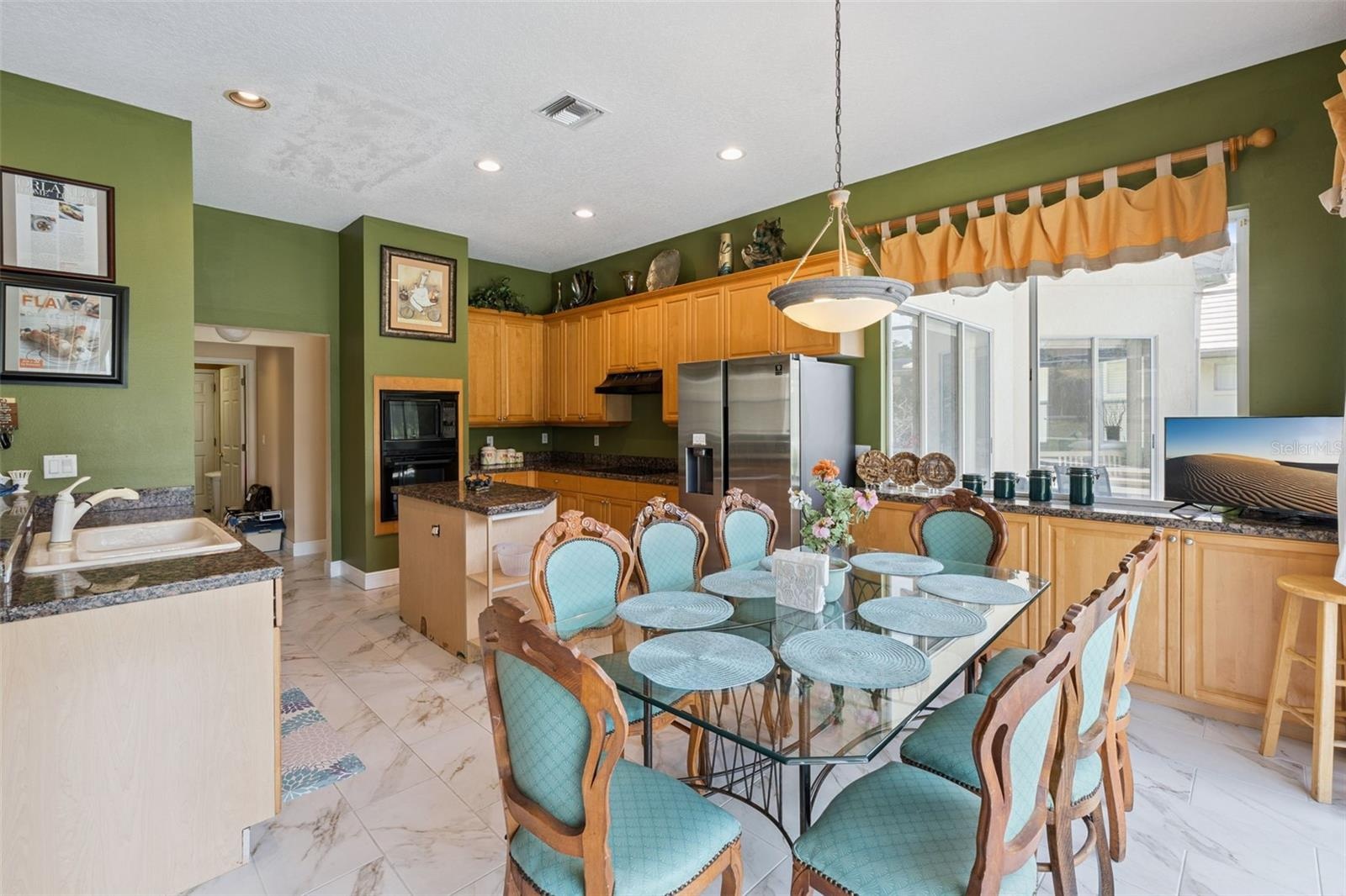Kitchen/Breakfast Nook