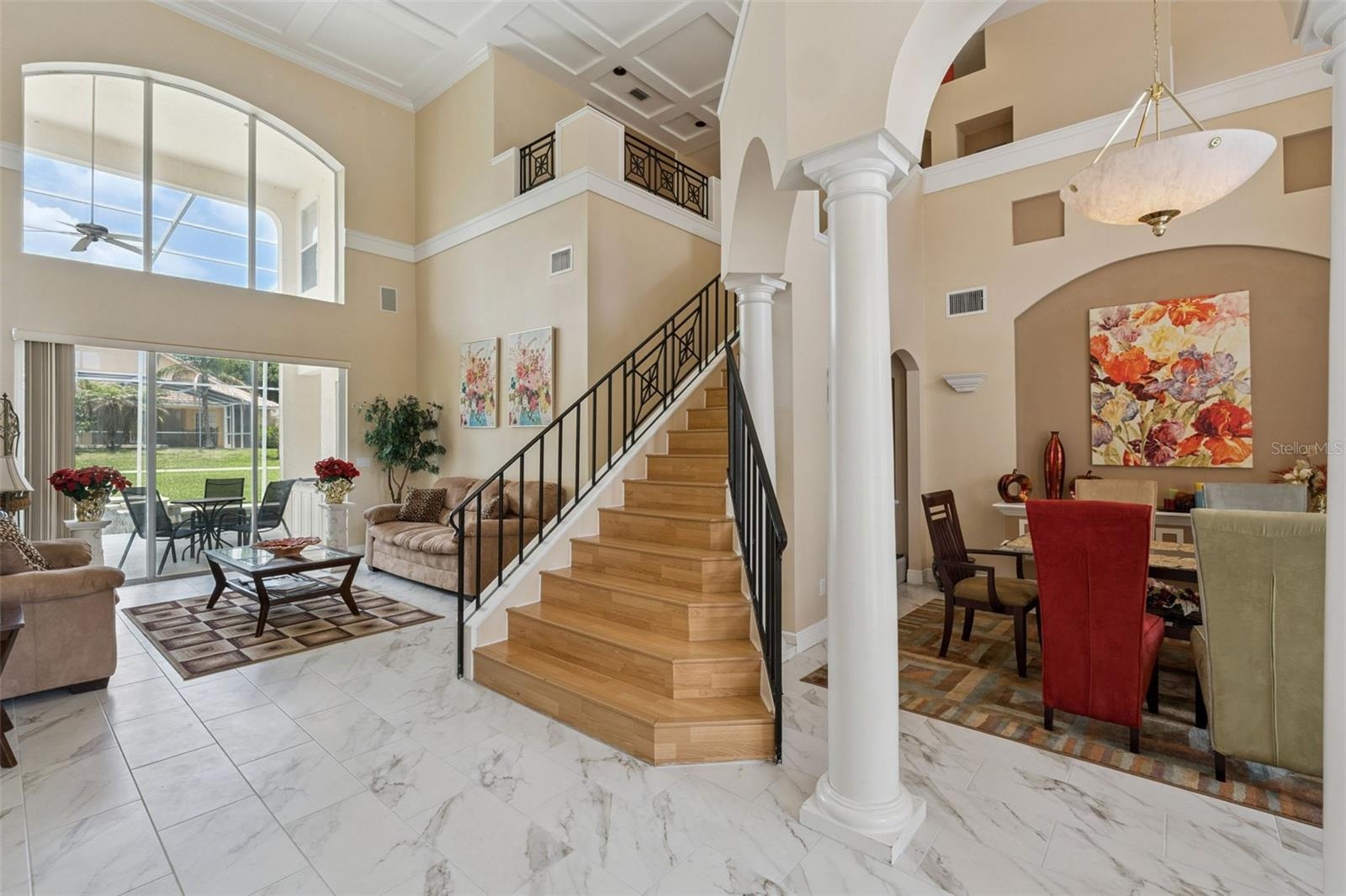 First Livingroom/Foyer