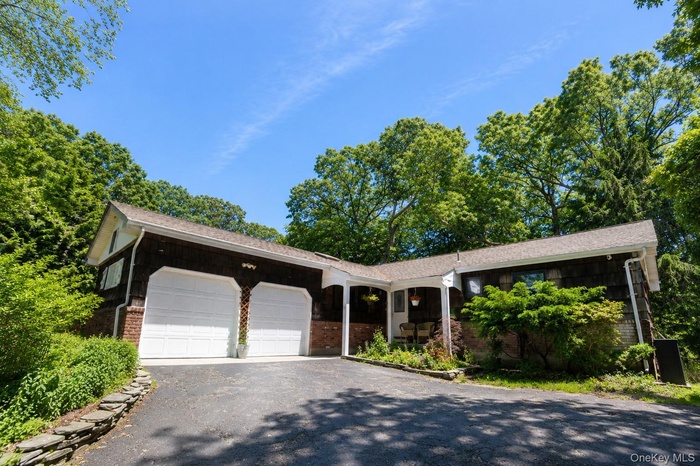 Huge driveway for additional parking