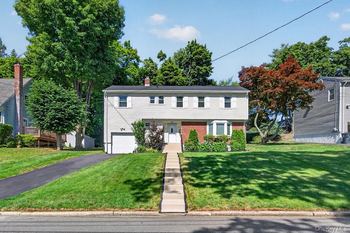 picture perfect front to back split in Hilltop Farms