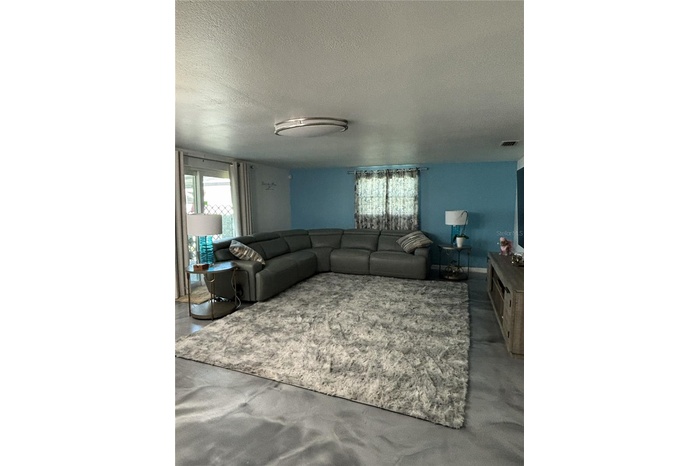 FAMILYROOM