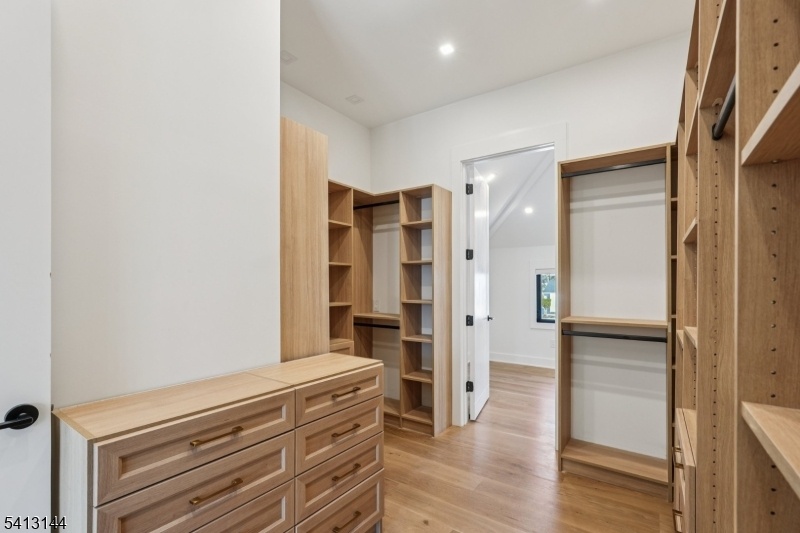 WALKIN CLOSET