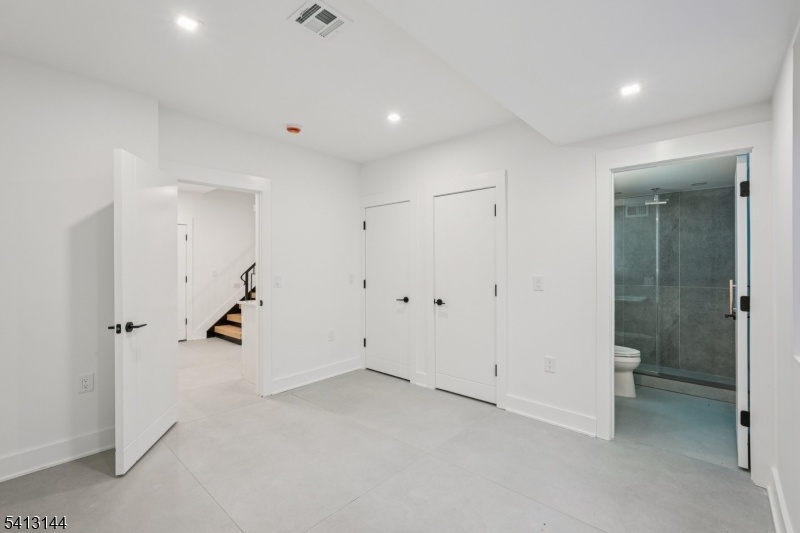 ROOM BASEMENT