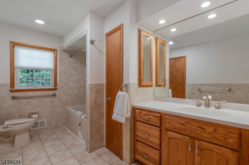Bath with walk in Tub