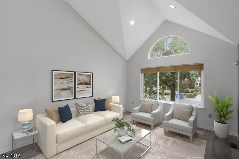 GRAND LIVING ROOM