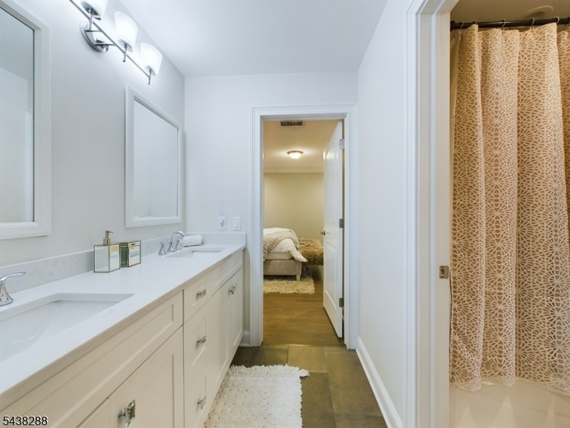 Jack and Jill bath