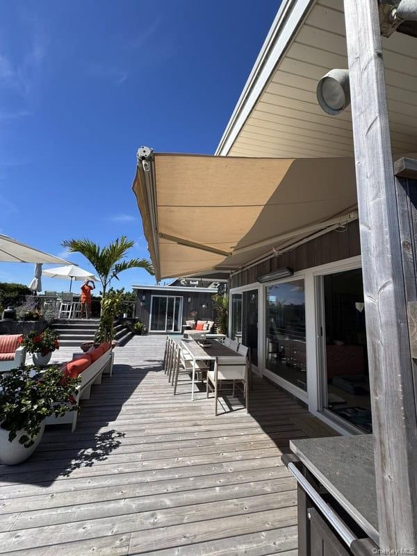 Outdoor dining & awning