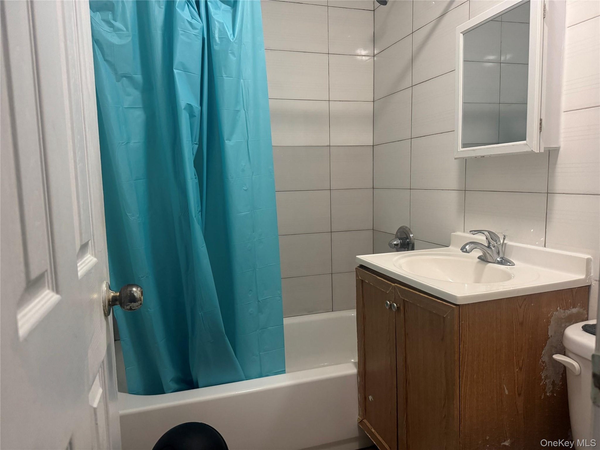 Bathroom with vanity and shower / tub combo with curtain