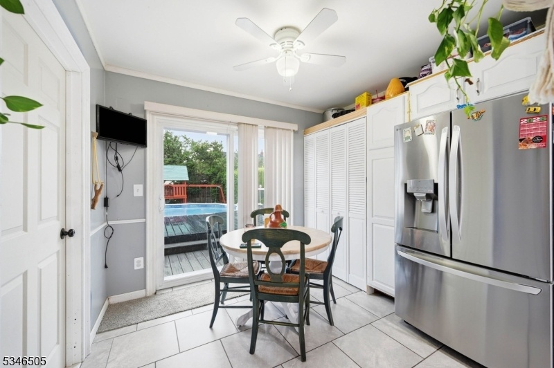 Eat-In-Kitchen area