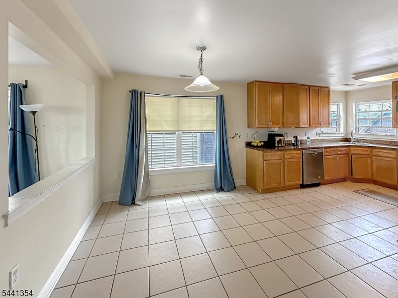 Eat-in Kitchen
