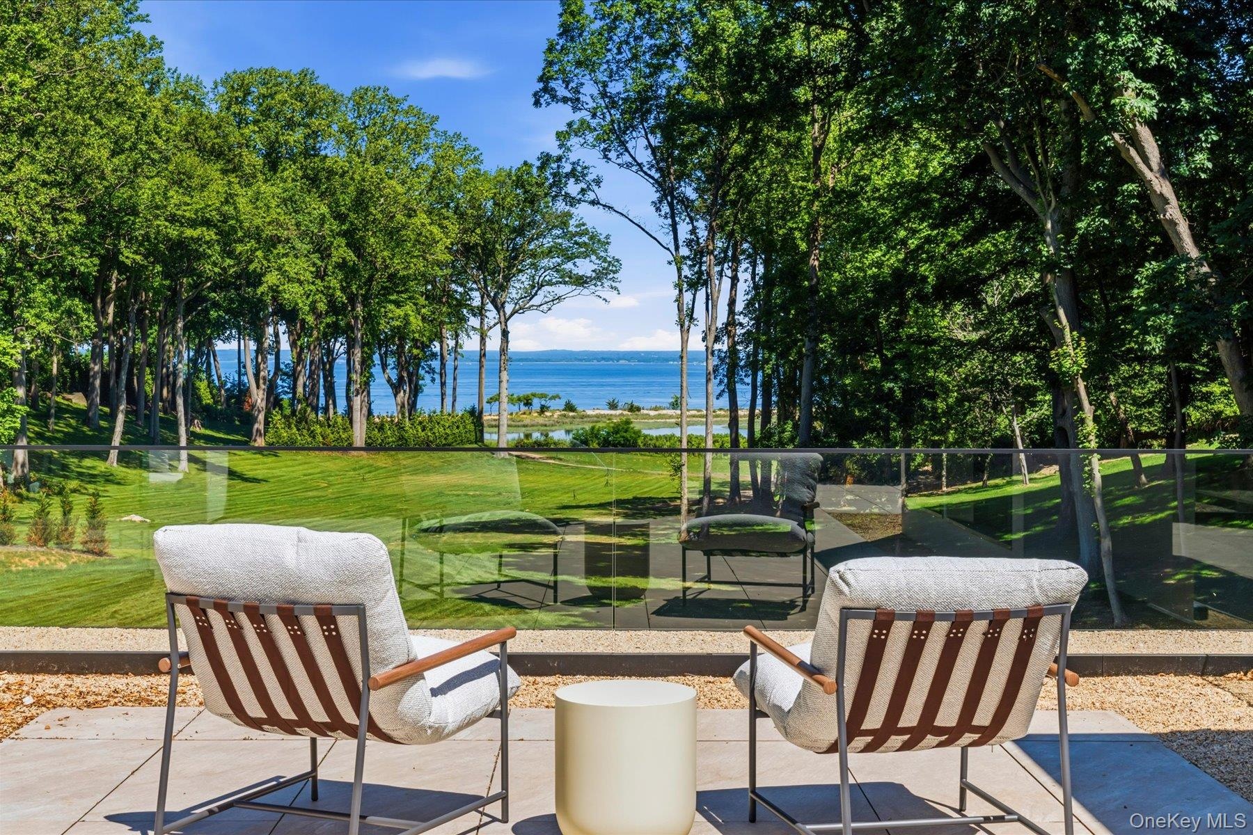 Stunning waterviews from rooftop terrace
