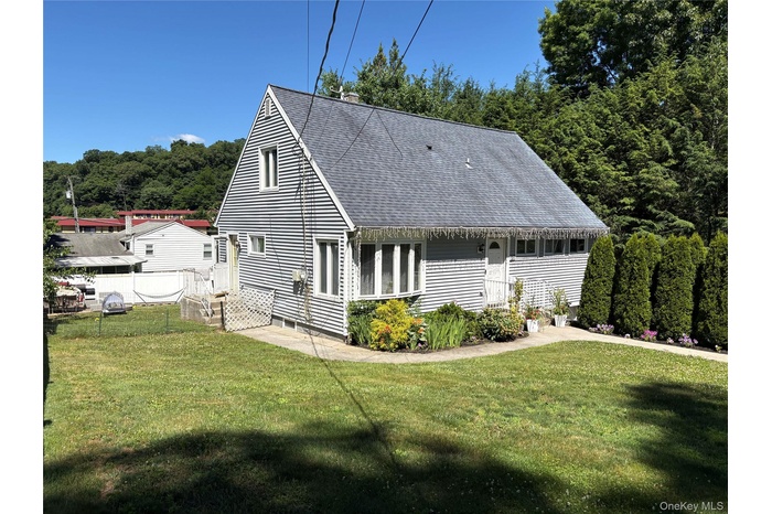 BEAUTIFULLY LANDSCAPED VIEW OF HOME AND SIDE YARD.