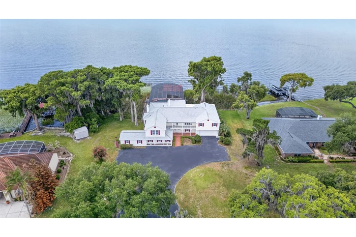 Lake Harris Lakefront Estate - perfectly sited on more than 1/2 acre you will enjoy chain of lake living nestled on a quiet cul de sac.