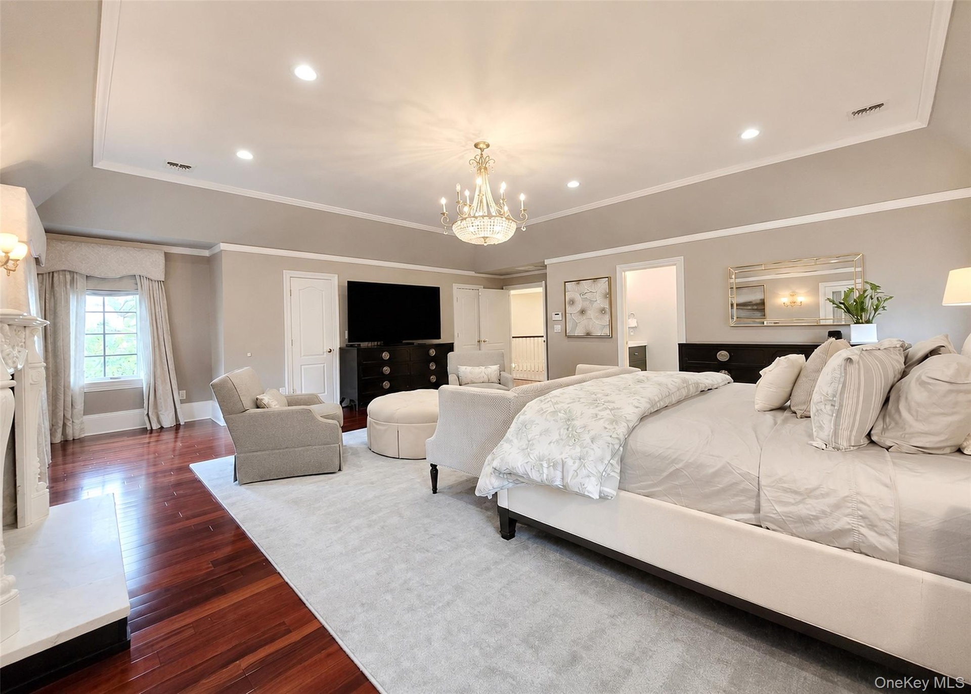 Spacious and Airy Primary Suite
