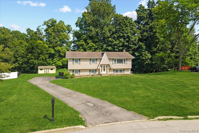Set in a choice neighborhood close to schools, shopping, entertainment and parks.