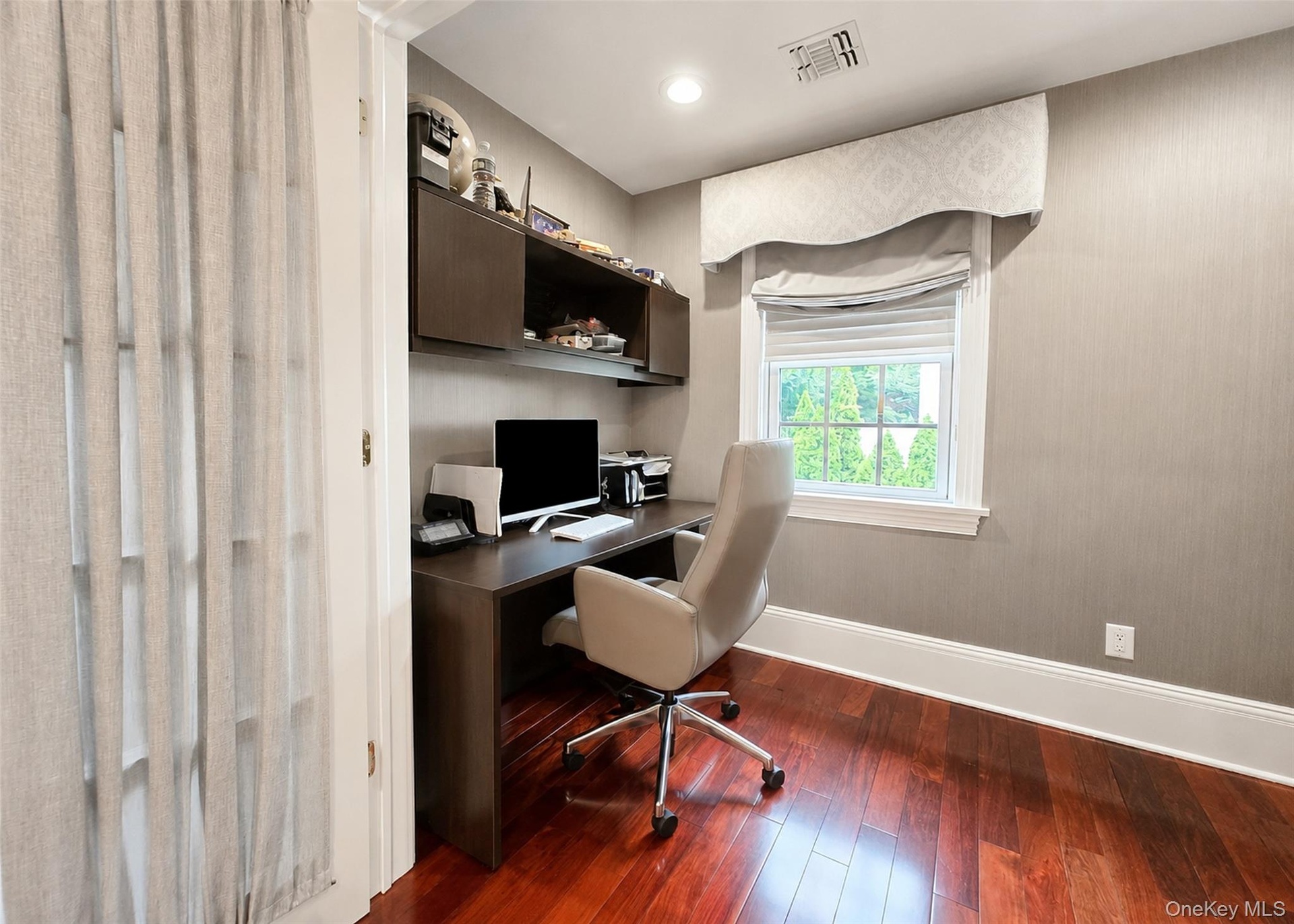 Primary Suite Office