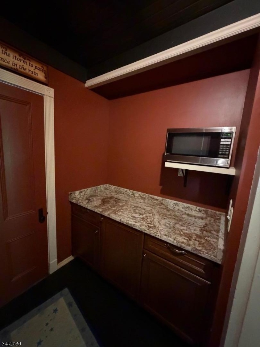 Butler pantry/bar