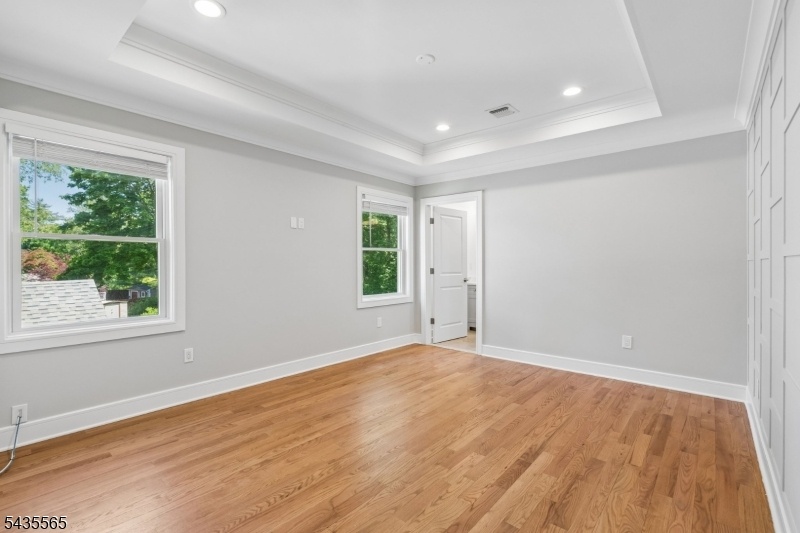 En-Suite BR 2nd fl