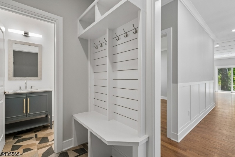 1st Fl Mudroom/Powder Rm