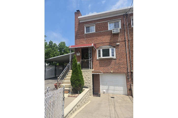 FRONT OF HOUSE