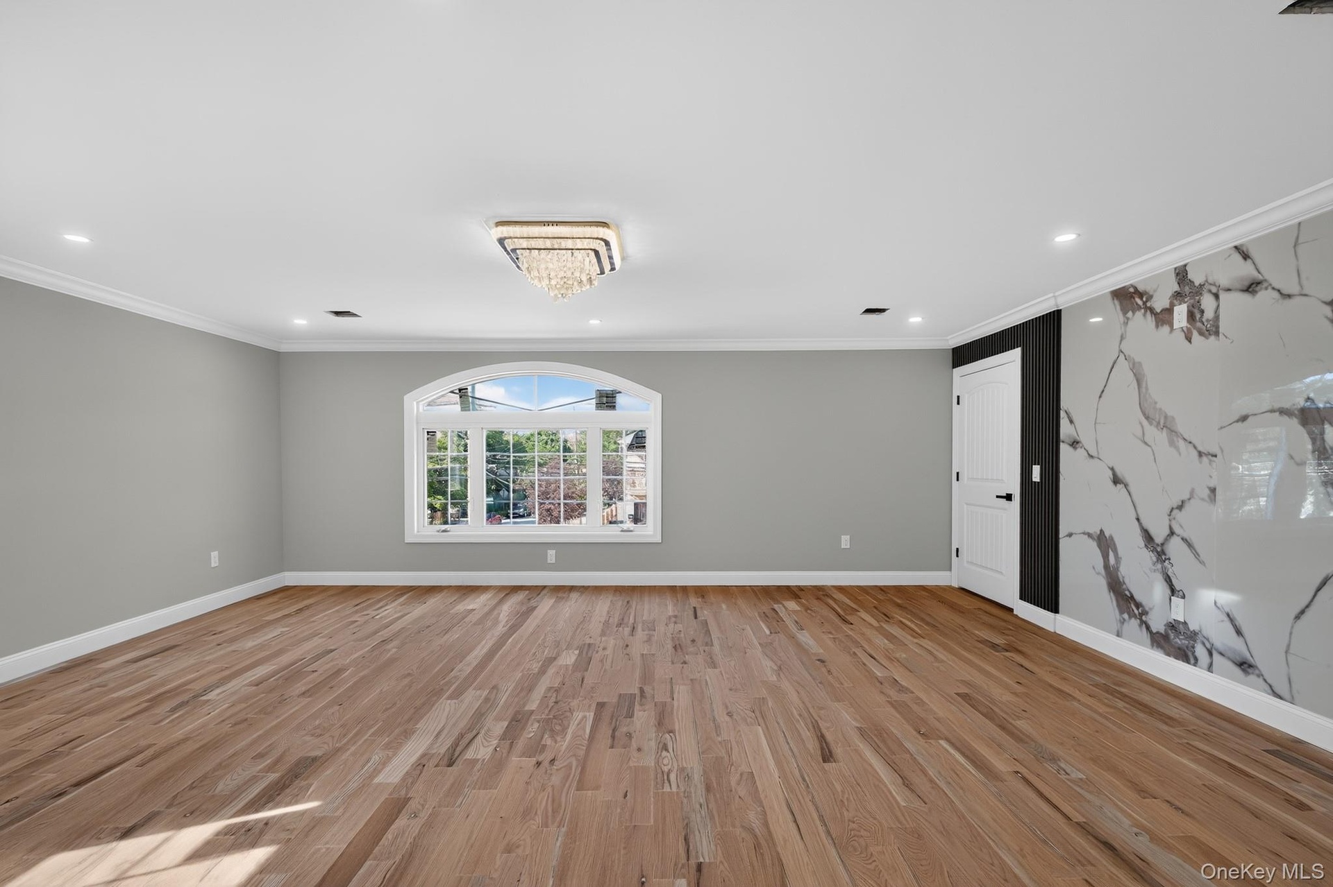 Apt 2