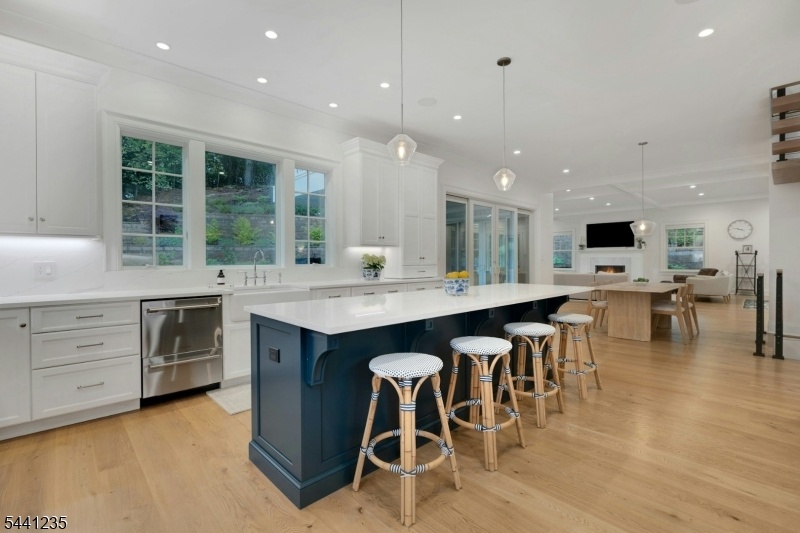 Kitchen into Eat-In Area