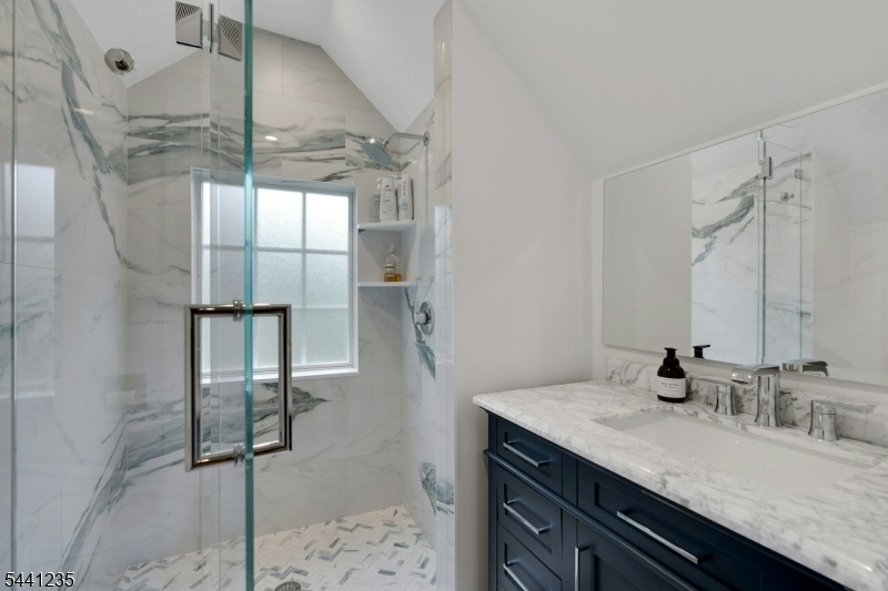 3rd Floor Full Bath