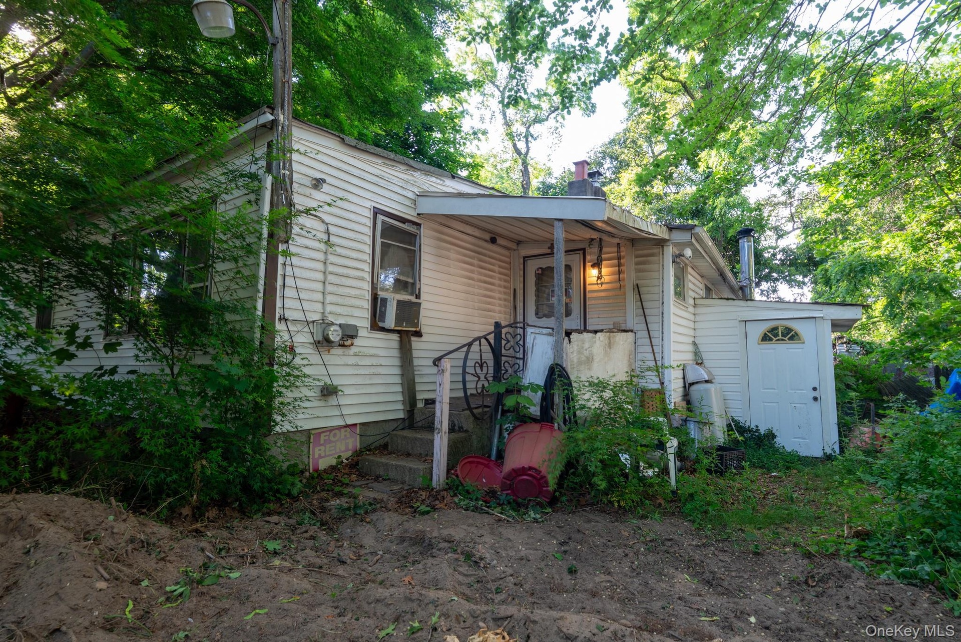 House 357 Smithtown Blvd