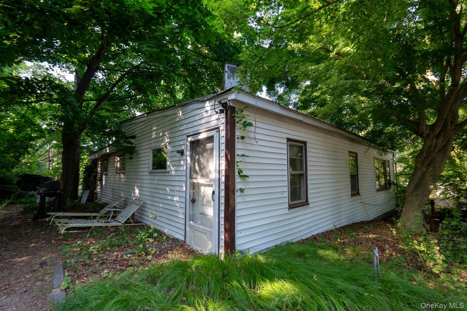 House 357 Smithtown Blvd